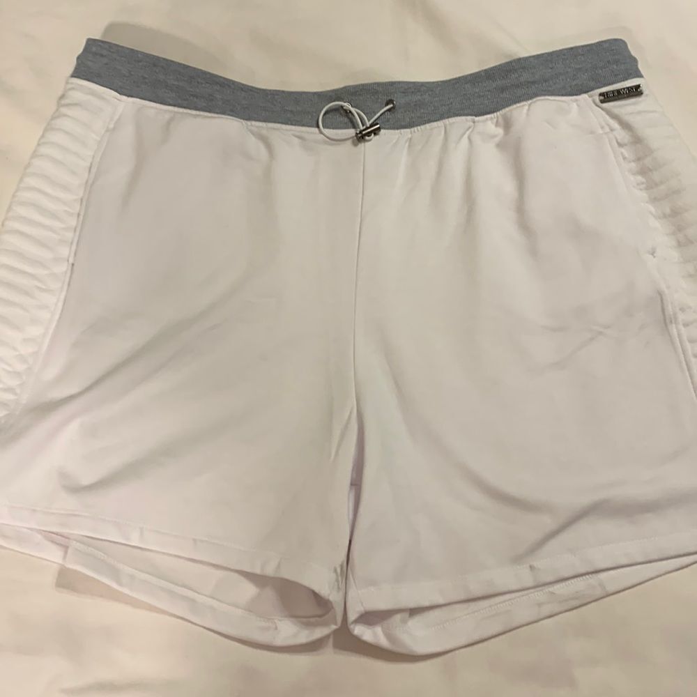 Nine West Active Size 3XL Athletic shorts white w/gray elastic drawstring waist